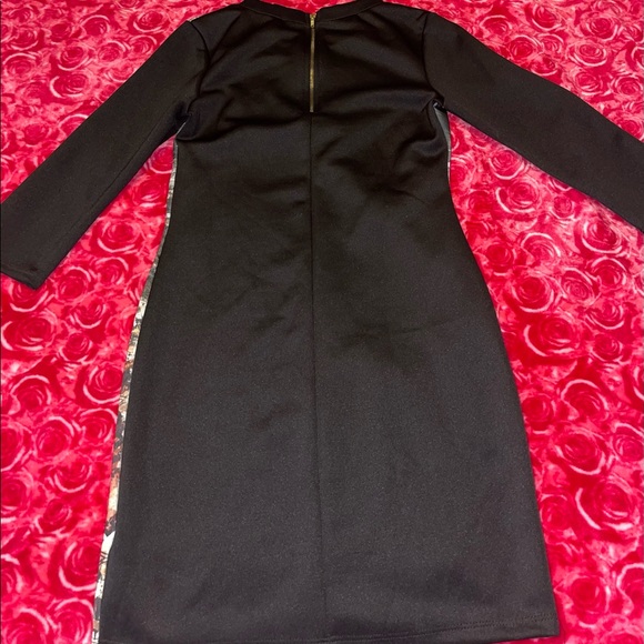 Large tiger dress. Fits a size Medium just perfect - Picture 2 of 2